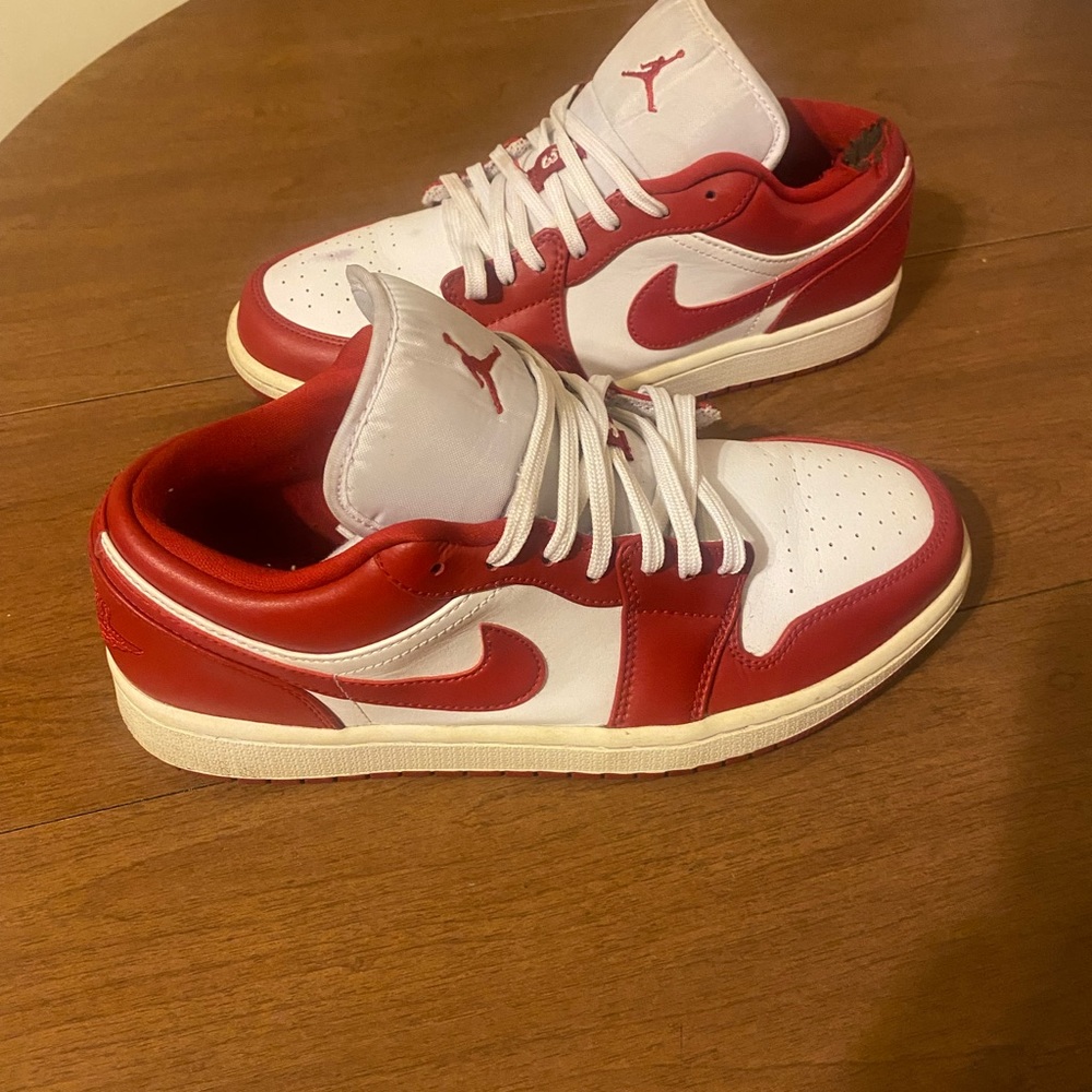 Jordan 1 low gym red